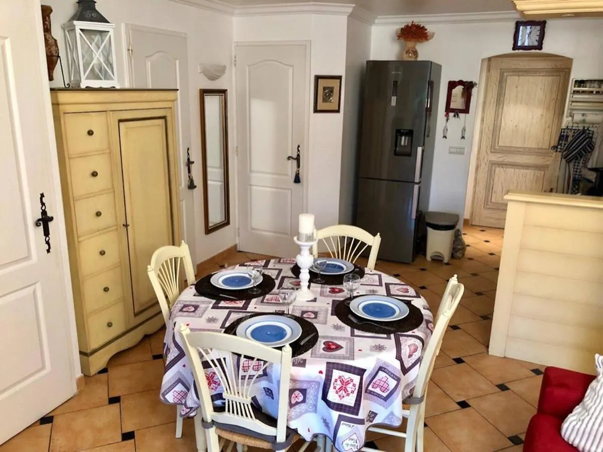Appartement Le Noisetier à Cavalaire-sur-Mer 0*,  France
